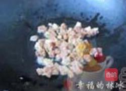 毛豆炒肉丁的做法图解2