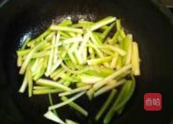 枸杞西芹鸡丝小炒的做法图解4