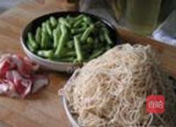 豆角焖面的做法图解1