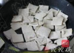 咸蛋炒臭干的做法图解7