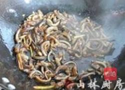 韭菜花炒鳝丝的做法图解4