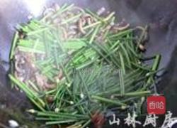 韭菜花炒鳝丝的做法图解5