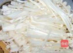 苦瓜培根金针菇卷的做法图解3