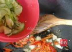 辣椒炒黄瓜的做法图解7