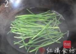 手撕蒜薹的做法图解2