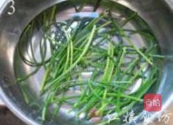 手撕蒜薹的做法图解3
