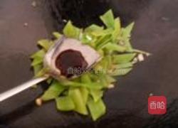 莴笋炒板栗的做法图解3