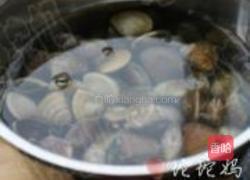辣酱爆花蛤的做法图解2