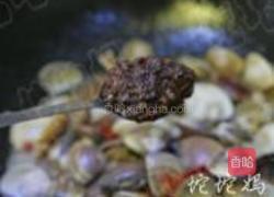 辣酱爆花蛤的做法图解7