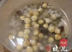 绿豆莲子银耳粥的做法图解2