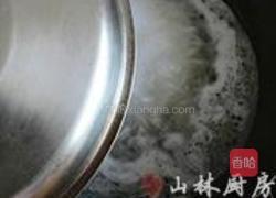 银鱼蚕豆汤的做法图解3