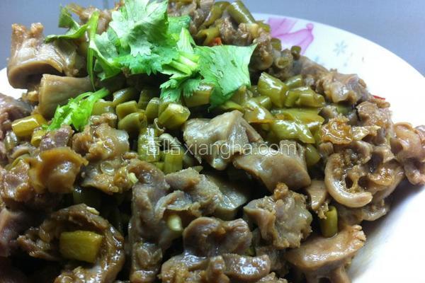 酸豆角炒鸡胗
