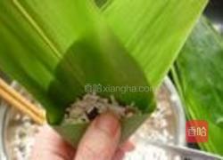 红豆花生蜜枣粽的做法图解5