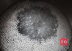 鲜奶银耳西米露的做法图解1