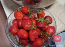 草莓酸奶的做法图解1