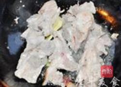冬瓜薏米脊骨汤的做法图解3