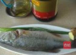 蒸鲈鱼的做法图解1