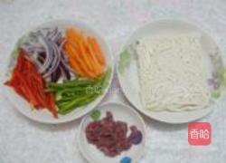 蚝油牛肉乌冬面的做法图解2
