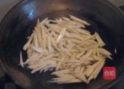 茭白炒肥肠的做法图解4