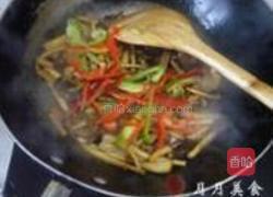 乌贼鲞炒茶树菇的做法图解7