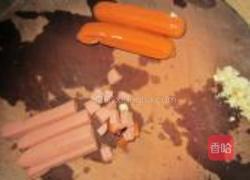 脆皮肠青菜炒饭的做法图解1