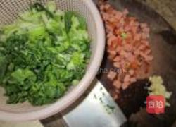 脆皮肠青菜炒饭的做法图解2