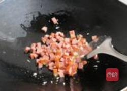 脆皮肠青菜炒饭的做法图解4