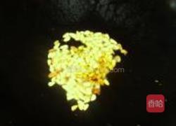 什锦松仁玉米的做法图解2