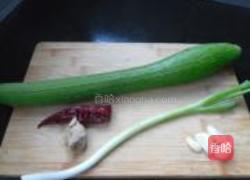 鱼香丝瓜的做法图解1