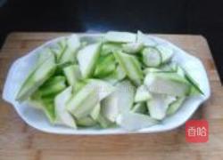 鱼香丝瓜的做法图解2