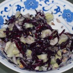 肉炒紫甘蓝加凉拌黄瓜的做法[图]