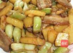 五花肉烧土豆芸豆的做法图解11