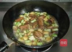 五花肉烧土豆芸豆的做法图解9