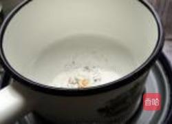 焦糖奶茶的做法图解1