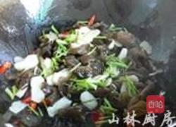 荸荠炒黑木耳的做法图解6