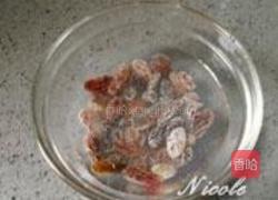 红糖核桃提子包的做法图解1