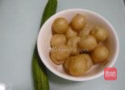 油面筋炒丝瓜的做法图解1