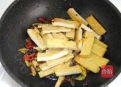 芹菜豆干炒鱿鱼须的做法图解10