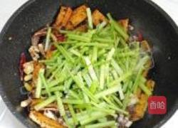 芹菜豆干炒鱿鱼须的做法图解14