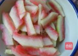 炝炒酸辣西瓜皮的做法图解1