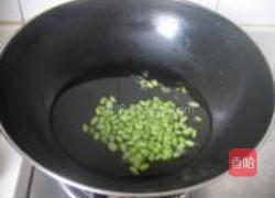 瓜皮肉丝炒毛豆的做法图解3