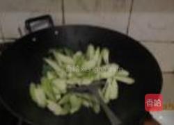 青椒炒丝瓜的做法图解3