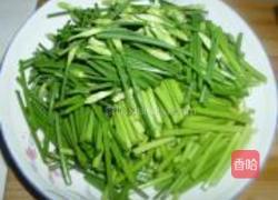 韭菜花炒剥皮鱼的做法图解1