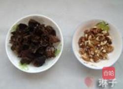 核桃木耳粳米粥的做法图解2