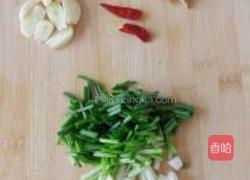 毛蟹炒年糕的做法图解1