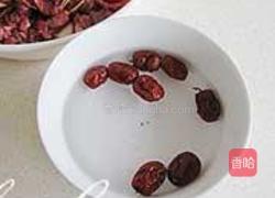 红枣鸽粥的做法图解2