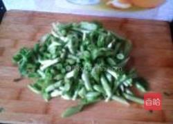 辣炒生菜梗的做法图解2