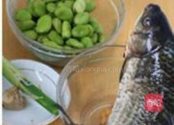 沙锅鲫鱼蚕豆汤的做法图解1