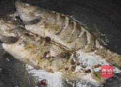 油焖鲈鱼的做法图解6