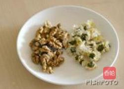 菊花核桃粥的做法图解2